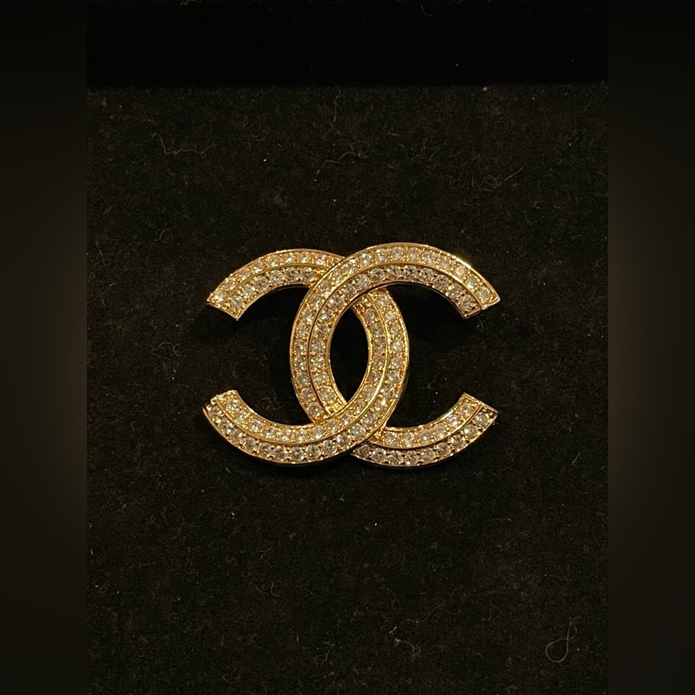 Fashion Jewelry Stamped Gold Crystal Embellished Brooch